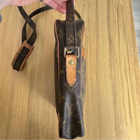 ✅AUTHENTIC✅ LOUIS VUITTON DANUBE - Picture 7 of 15